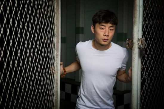 女人张开腿让男人操